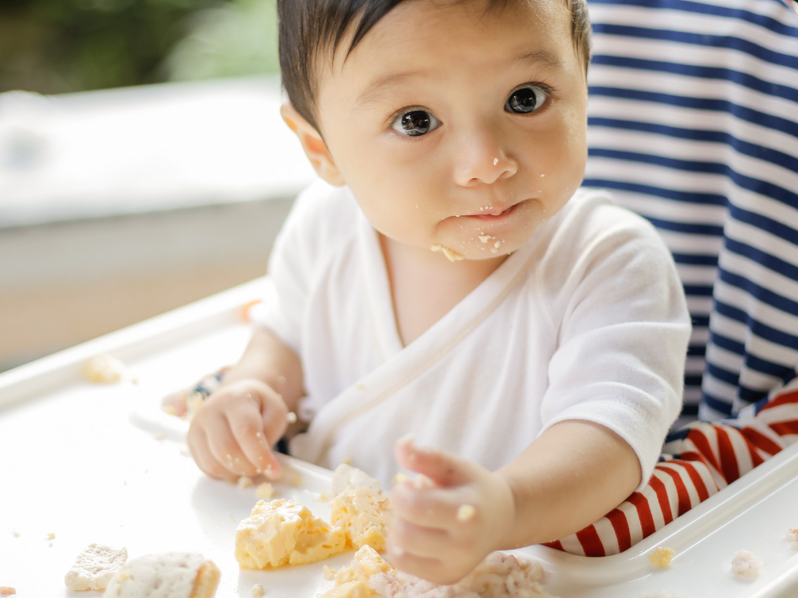 Traditional vs Baby Led Weaning – Feeding Baby As They Move Past Milk